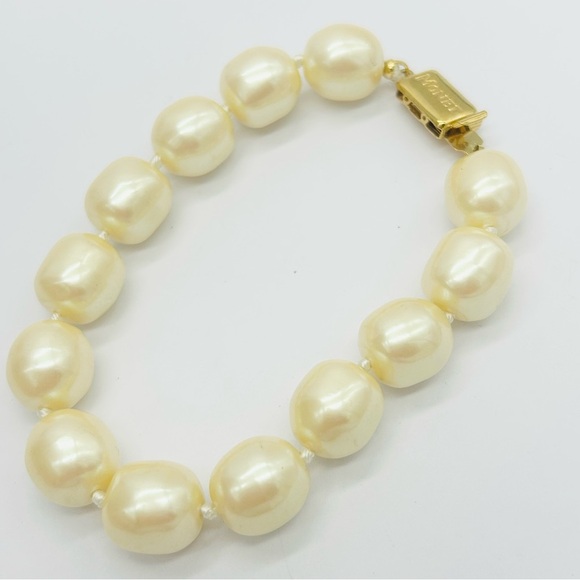 Monet Vintage Pearl Bracelet - Picture 2 of 3